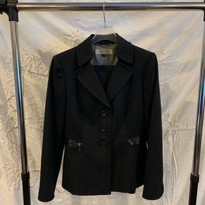Black 2 piece Tahari suit by Arthur Levine                   Size 6P